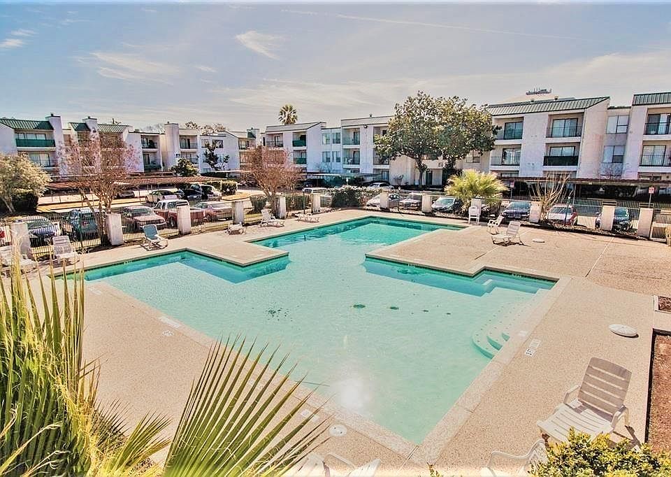 1st image of 2824 S Bartell Dr APT 1