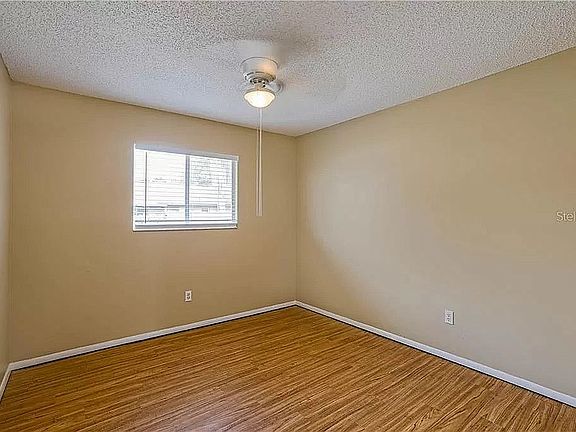 5th image of 332 E Rosewood Ln