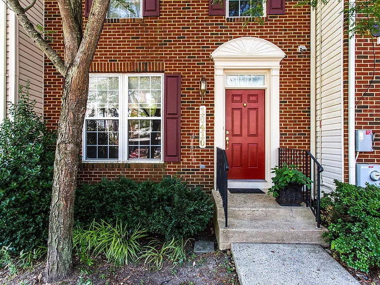 10410 Damascus Park Ln — Photo 2