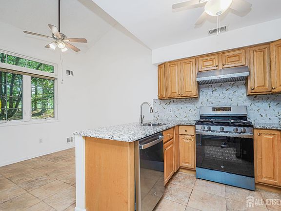 5th image of 47 Winthrop Rd