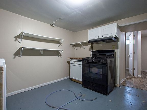 4th image of 4414 Curtis Ave #B