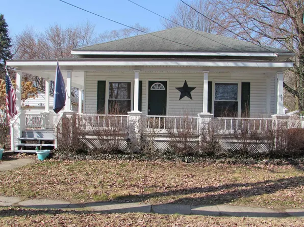 417 N Line St, Chesaning, MI 48616