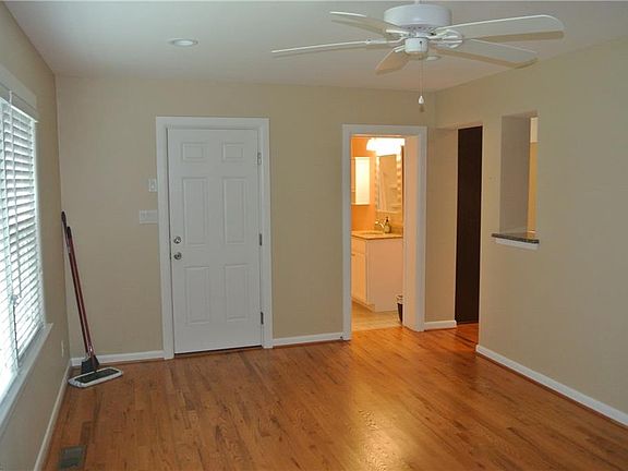 5th image of 572 Summers Dr