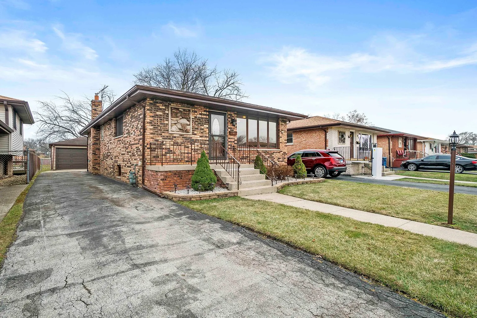 483 164th St photo 1