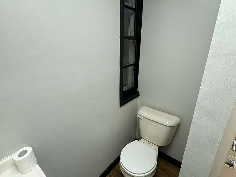 52 Fairyland Rd — Photo 2