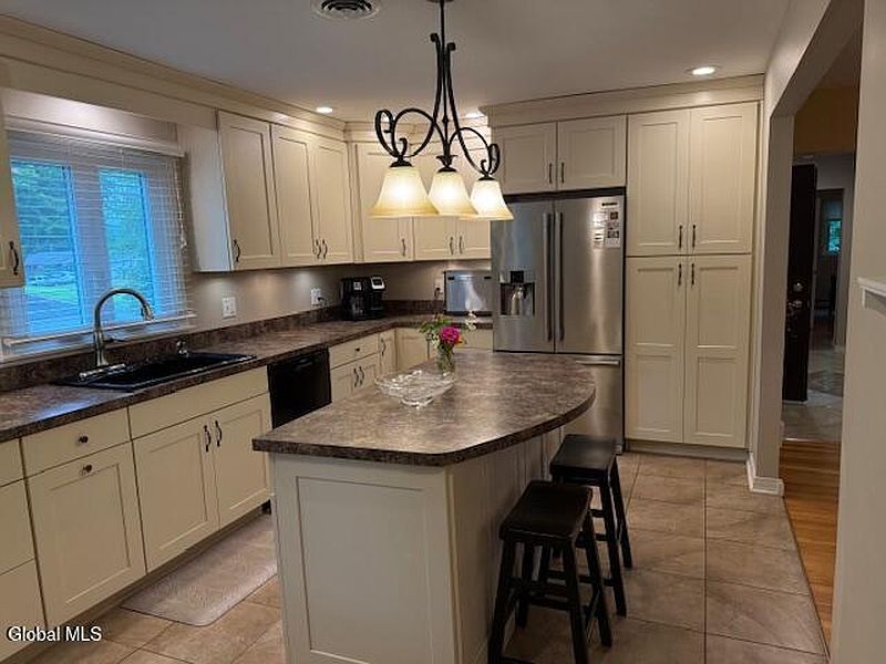 2nd image of 13 Arden Craig Drive