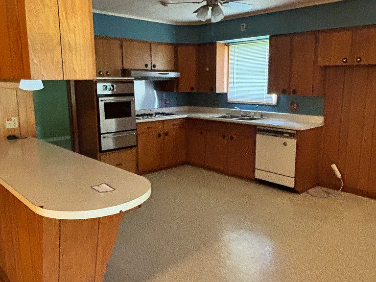1710 Lake Dauterive Rd — Photo 2
