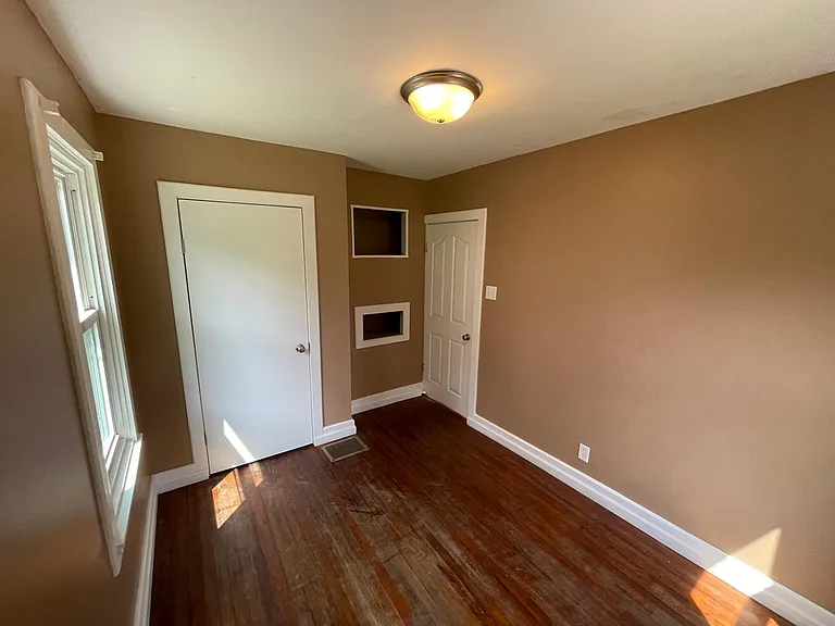 1627 Blaine Ave — Photo 8