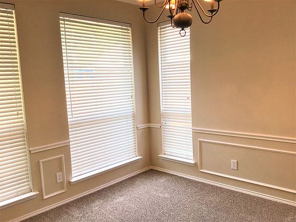 3rd image of 4729 Parkhaven Dr