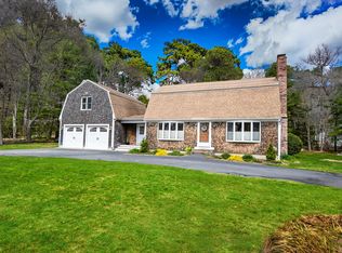 18 Fox Ln, Falmouth, MA 02540