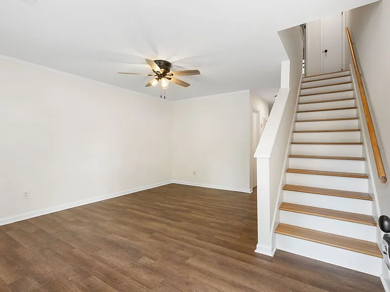 270 Fleming Rd #B — Photo 2