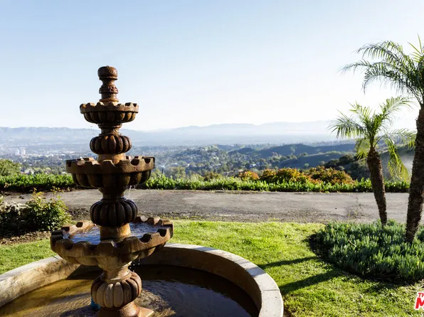 101 Pawnee Ln, Topanga, CA 90290
