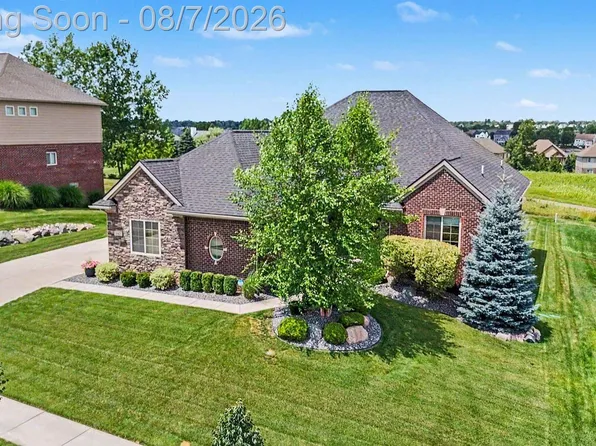 442 Overlook Dr, Oxford, MI 48371