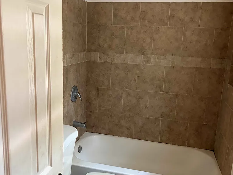 701 W Colorado St — Photo 2