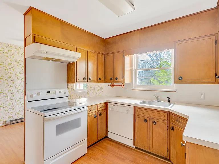 1109 James Blvd — Photo 18