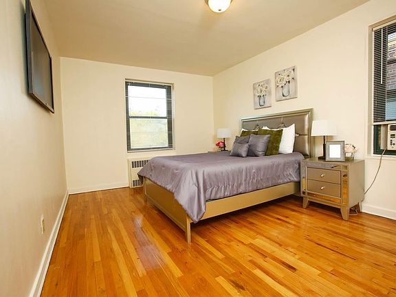 4th image of 142 Hoyt St #D5