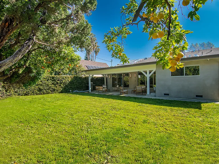 6561 Lasaine Ave — Photo 48