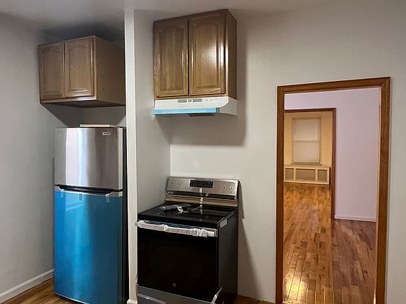 3rd image of 2541 41st St #1