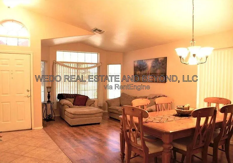 3 bed, 2.0 bath, 1632 sqft, $2,195 — Photo 2