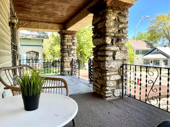 3924 Tracy Ave, Kansas City, MO 64110