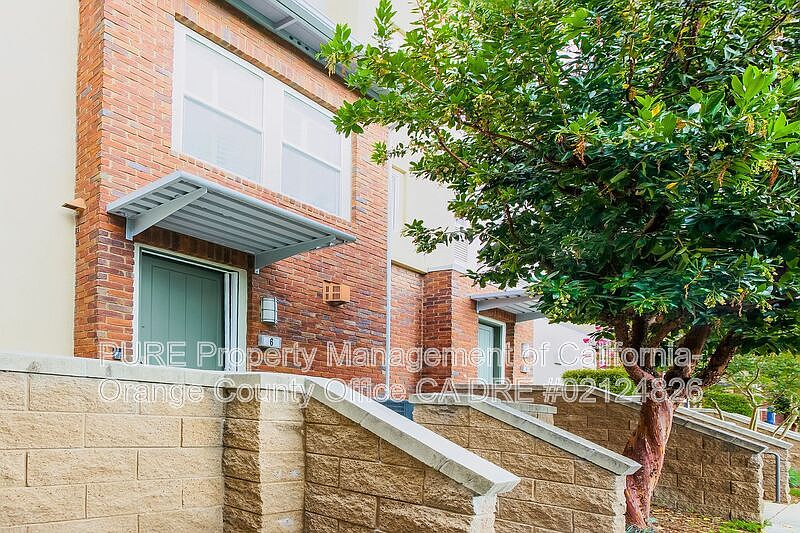 1st image of 6 Midtown Dr