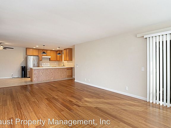 5th image of 433 Autumn Dr APT 22