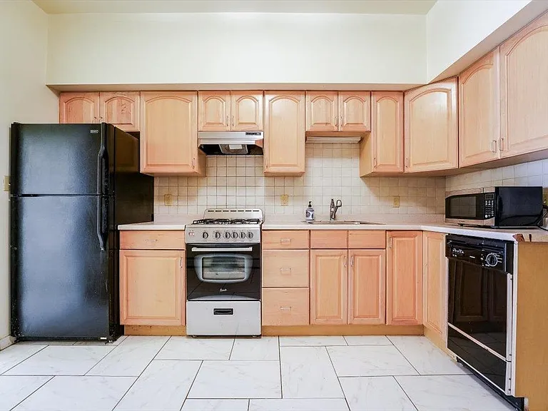 1020 Park Ave #8 — Photo 18