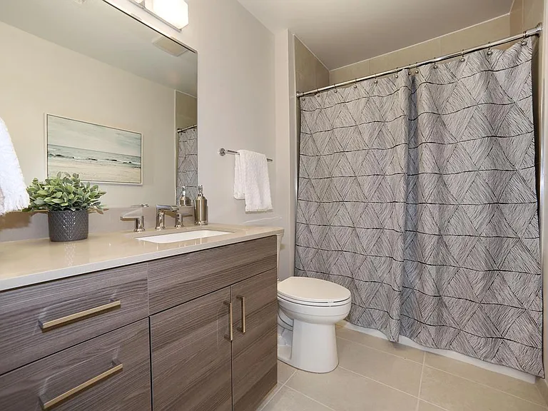 Madrona Apartments — Photo 3