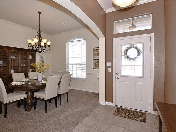 2nd image of 204 Autumn Breeze Dr