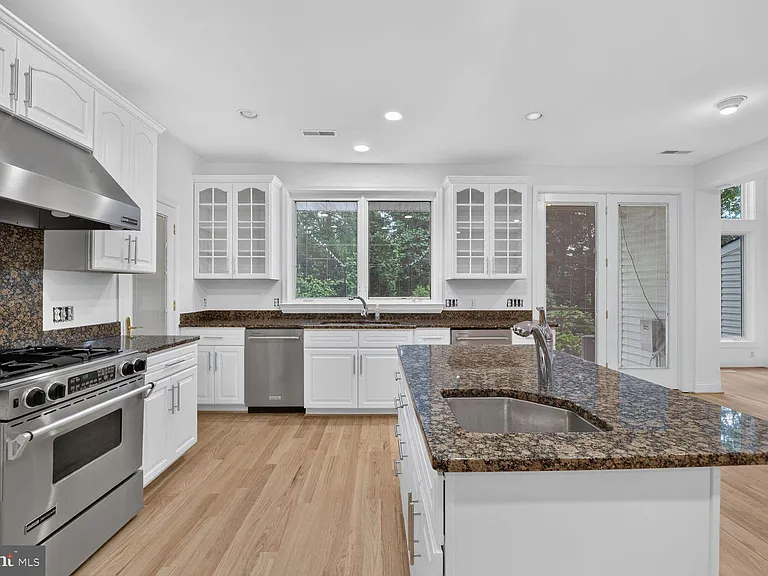 8309 Old Seven Locks Rd — Photo 16