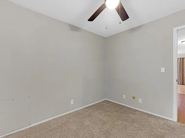 1108 W Fredericksburg St — Photo 26