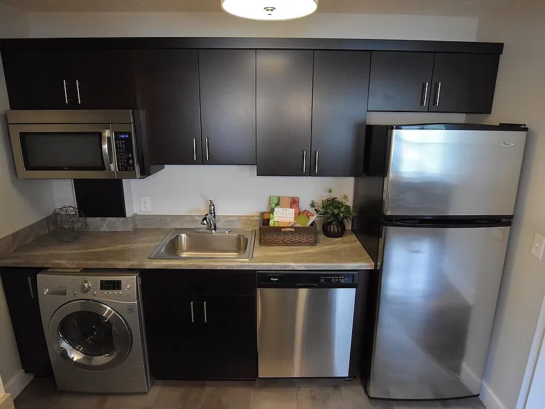 628 Park Ave — Photo 73