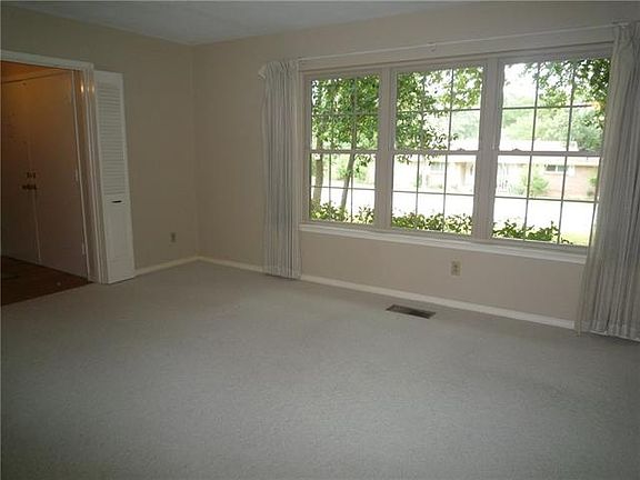 4th image of 627 Sherrill Blvd