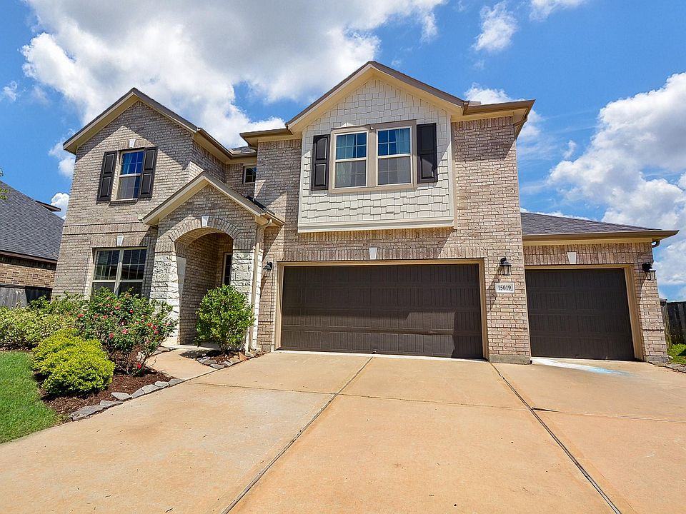 1st image of 15019 Black Pine Cir
