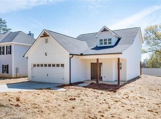 196 Woodland Cir, Calhoun, GA 30701