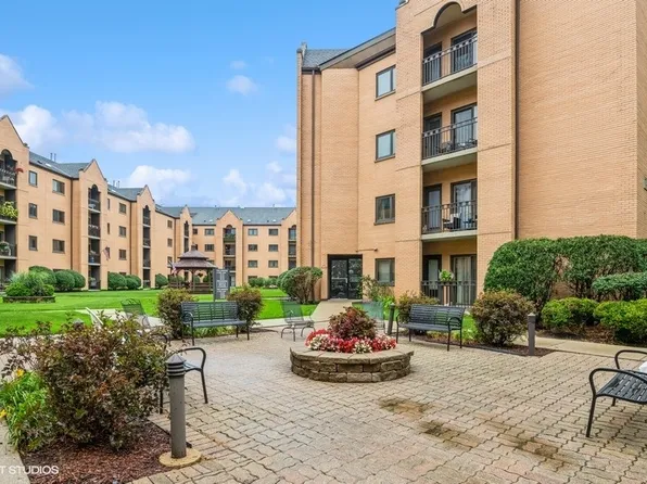 7410 W Lawrence Ave Unit 320, Harwood Heights, IL 60706