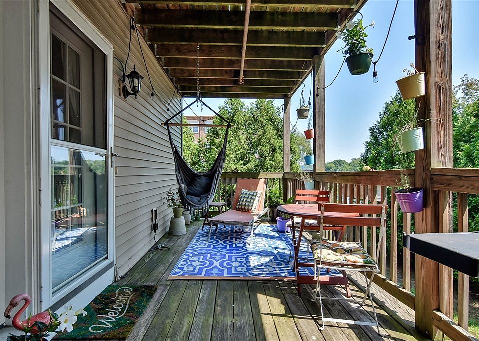 1st image of 226-226 W River St #1