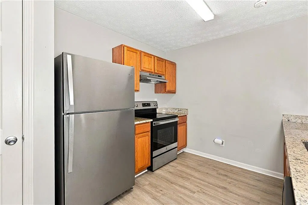 3 bed, 2.0 bath, 1612 sqft, $1,760 — Photo 2