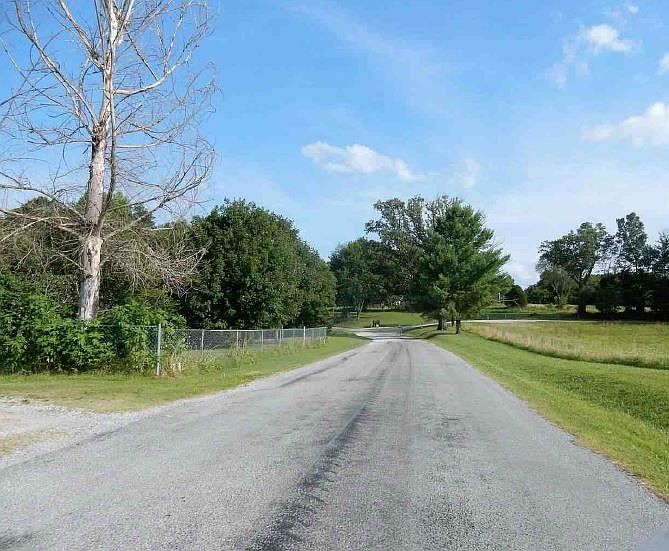 2nd image of 4593 Kommer Rd