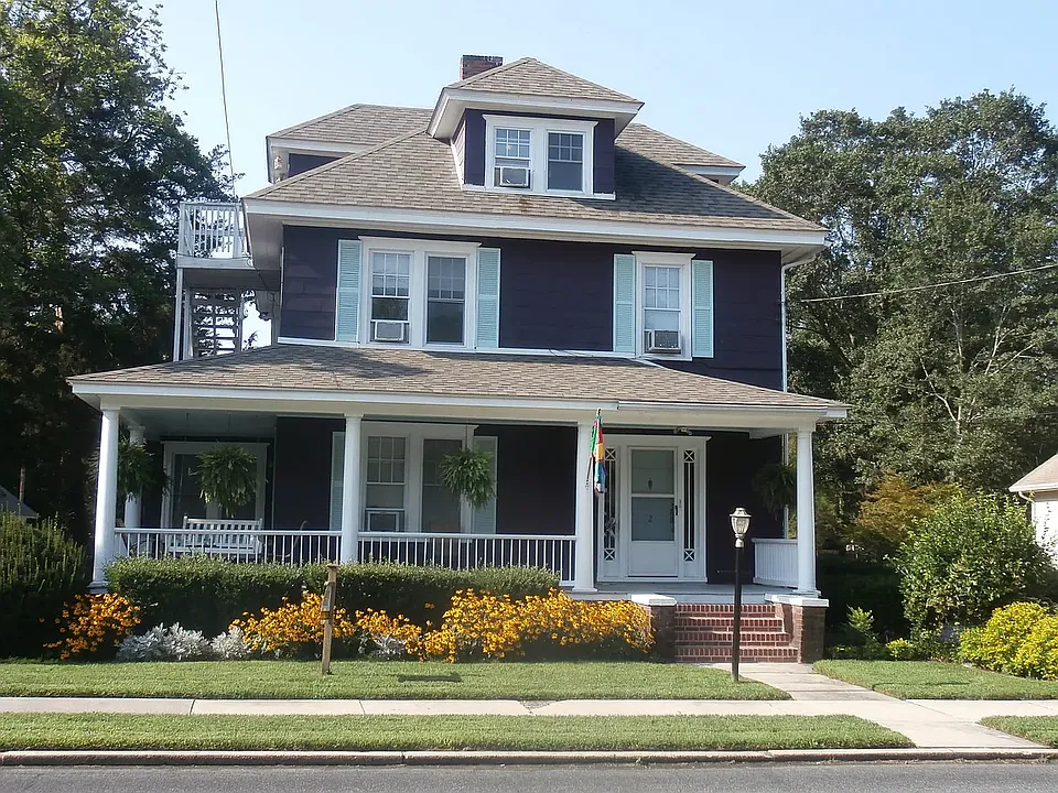 410 W College Ave