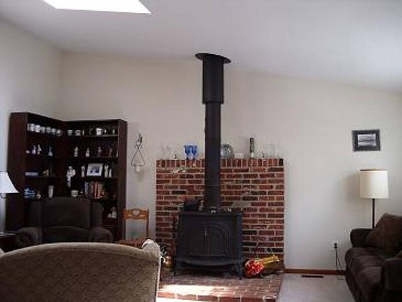 Family Rm/Wood Stove/Skyl