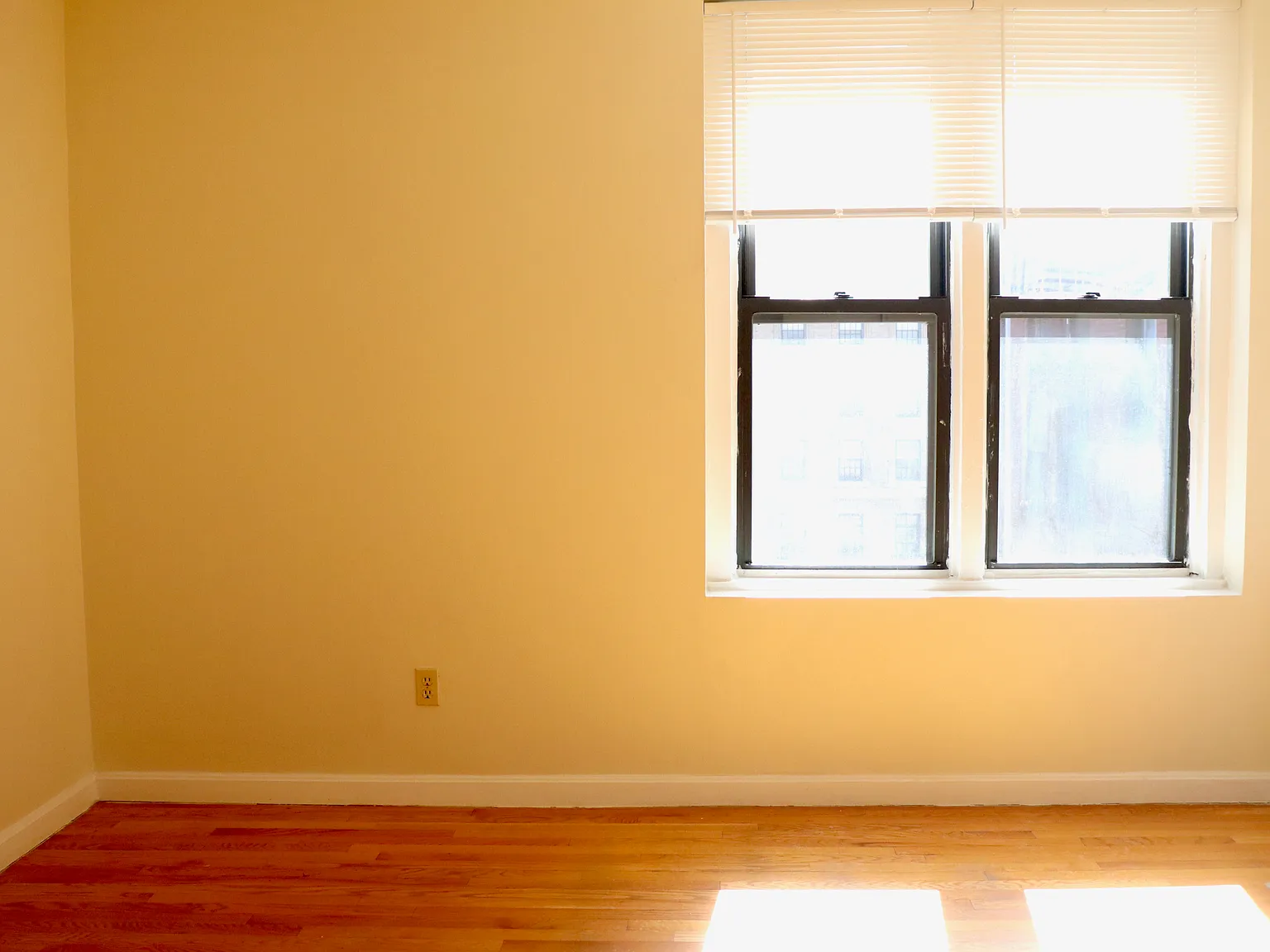 3 bed, 800 sqft, $4,700 — Photo 3