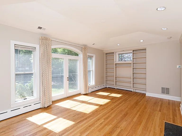 1525 Elliot Pl NW — Photo 9