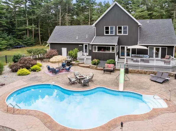 15 Gentry Farm Dr, Coventry, RI 02816