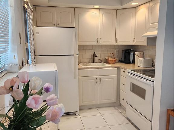 5th image of 2861 Leonard Dr APT F612