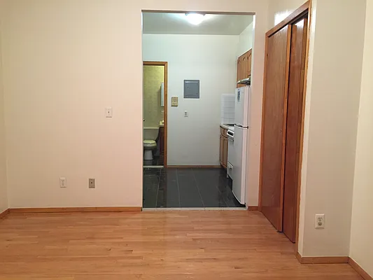 Rented by Natlane Equities | media 9