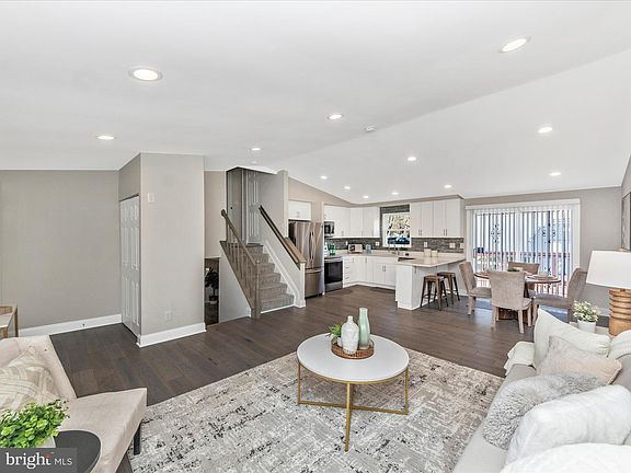 2nd image of 7609 Willow Hill Dr
