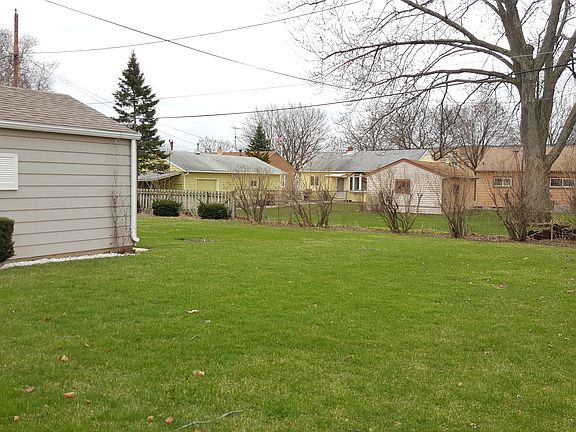 3rd image of 419 W Van Norman Ave