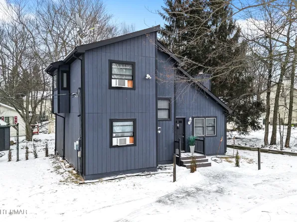 9525 Jasmine Dr, Tobyhanna, PA 18466