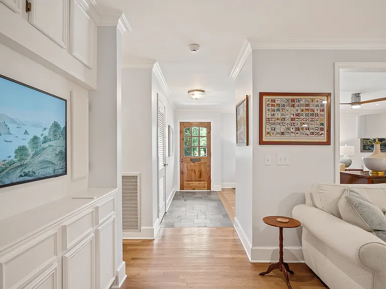 1043 Fort Sumter Dr — Photo 3